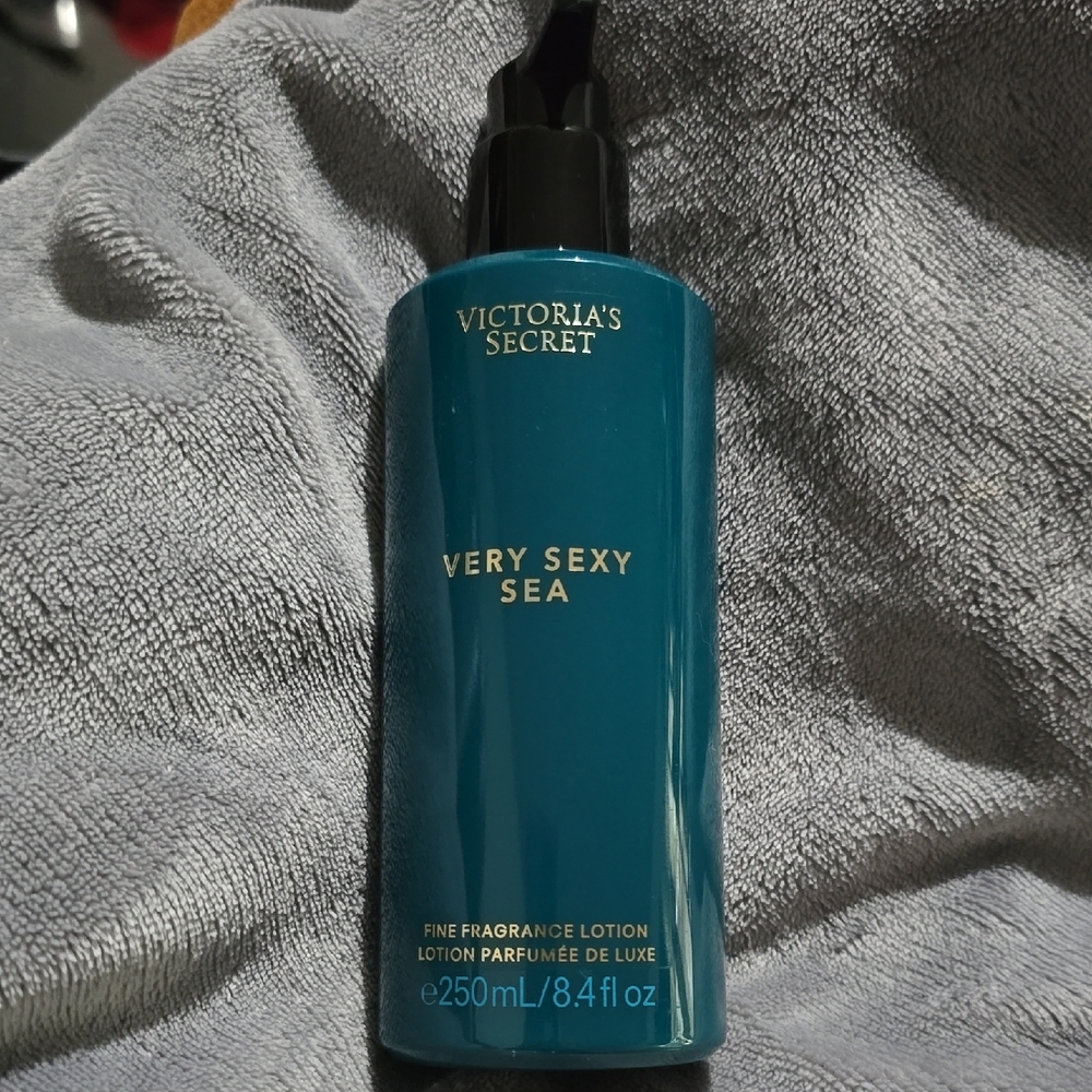 Victoria's Secret Very Sexy Sea Fragrance Lotion - Teal